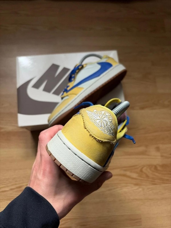 Air Jordan 1 low Travis Scott canary 2
