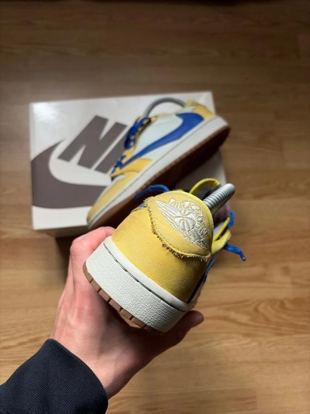 Air Jordan 1 low Travis Scott canary