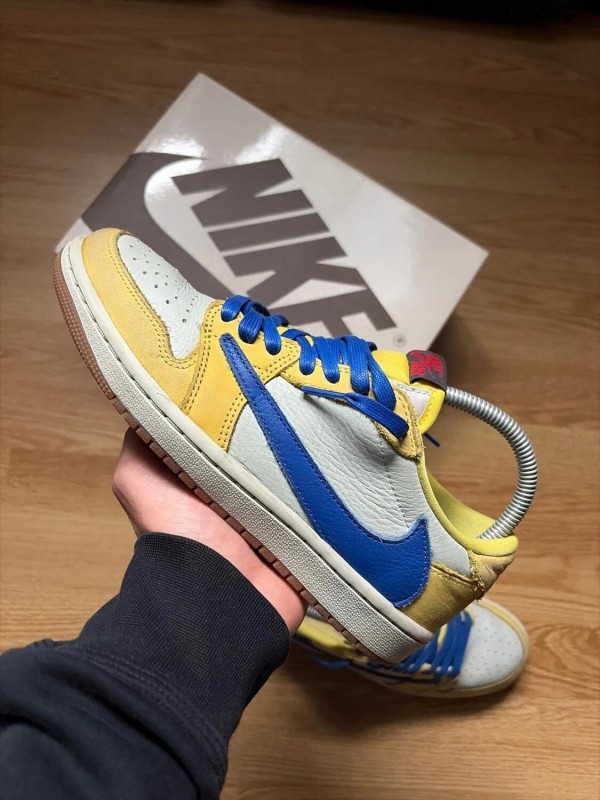 Air Jordan 1 low Travis Scott canary 2