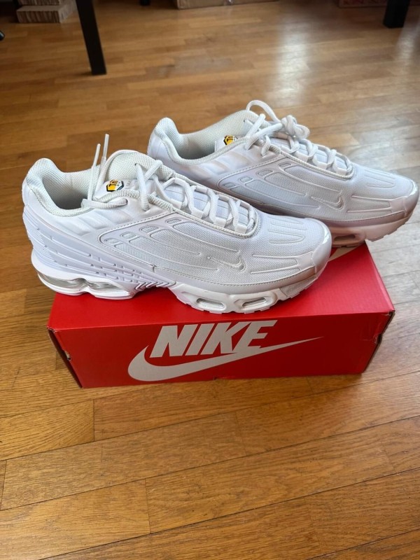 Nike air max plus tn blanche tuned air sneakers triple white - taille 45 neuve