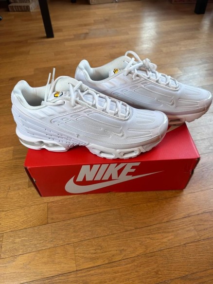 Nike air max plus tn blanche tuned air sneakers triple white - taille 45 neuve
