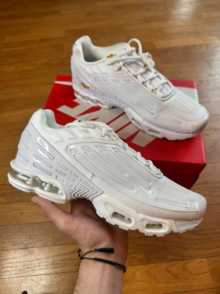 Nike air max plus tn blanche tuned air sneakers triple white - taille 45 neuve