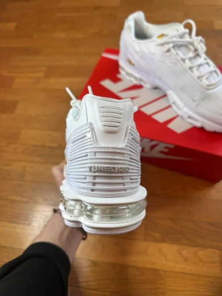 Nike air max plus tn blanche tuned air sneakers triple white - taille 45 neuve