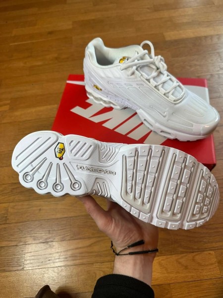 Nike air max plus tn blanche tuned air sneakers triple white - taille 45 neuve