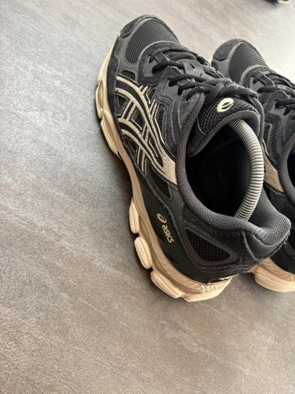 Asics gel nyc black / beige - taille 44 2