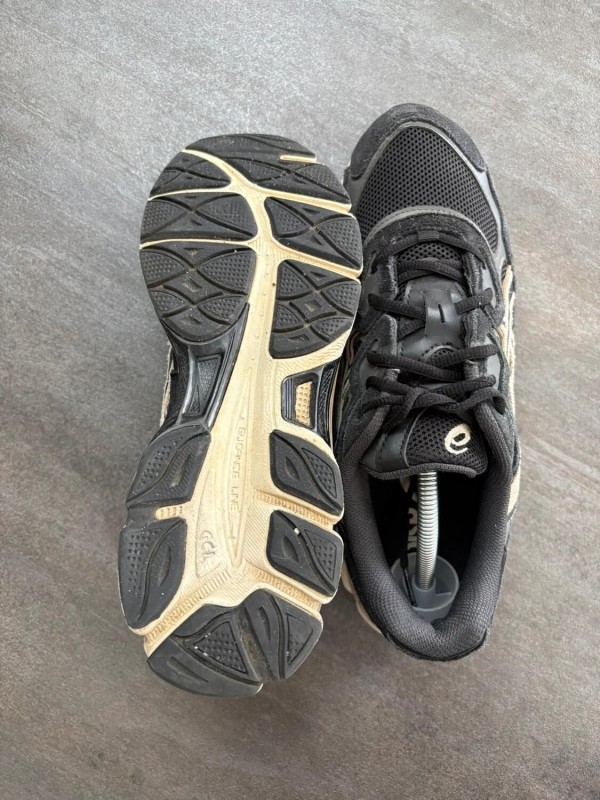 Asics gel nyc black / beige - taille 44 2