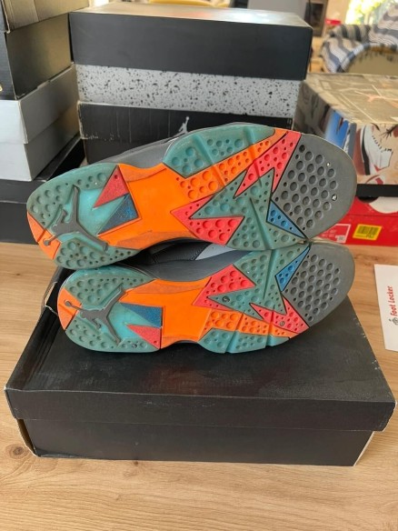 Jordan 7 VII Retro barcelone days taille 41 comme neuve