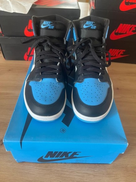Jordan 1 Retro University Blue taille 42 neuve