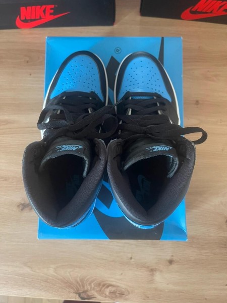 Jordan 1 Retro University Blue taille 42 neuve