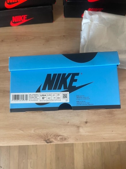 Jordan 1 Retro University Blue taille 42 neuve