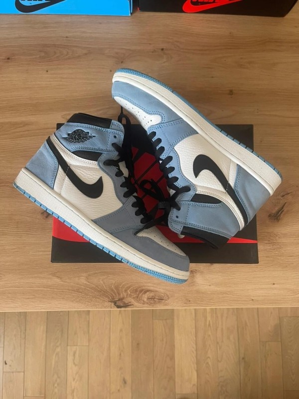 Jordan 1 retro university blue taille 42 comme neuve
