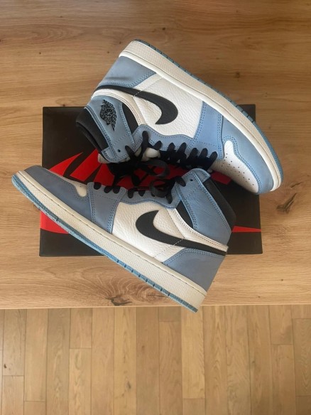 Jordan 1 retro university blue taille 42 comme neuve