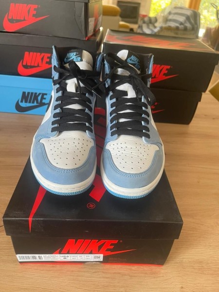 Jordan 1 retro university blue taille 42 comme neuve