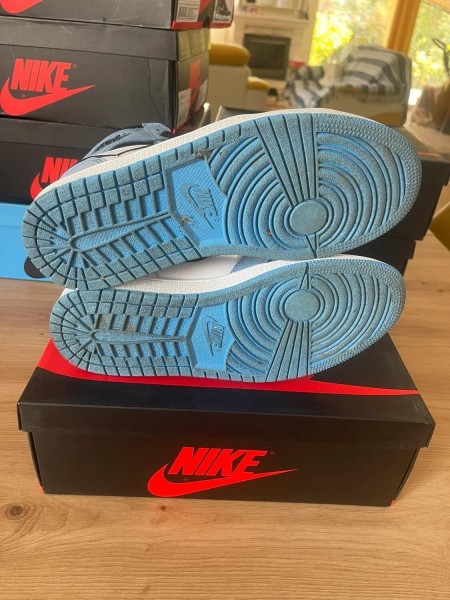 Jordan 1 retro university blue taille 42 comme neuve