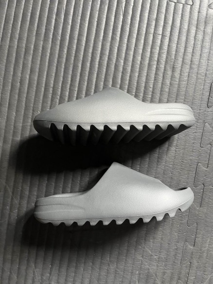 adidas Yeezy Slide Granite