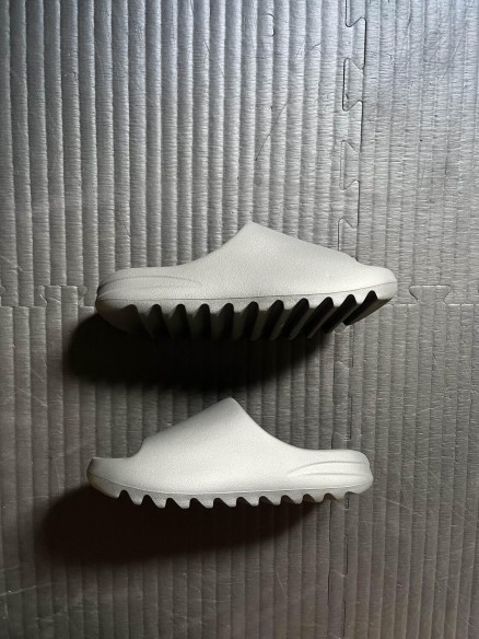 adidas Yeezy Slide Granite