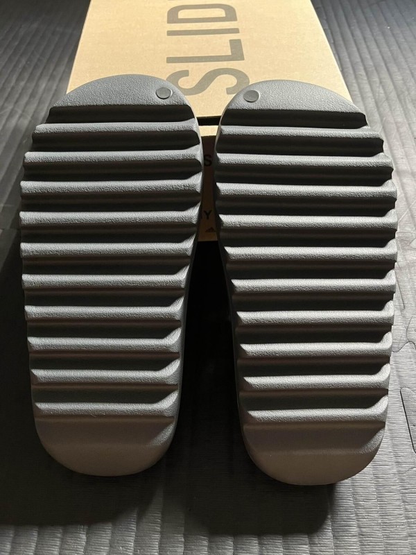adidas Yeezy Slide Granite 2
