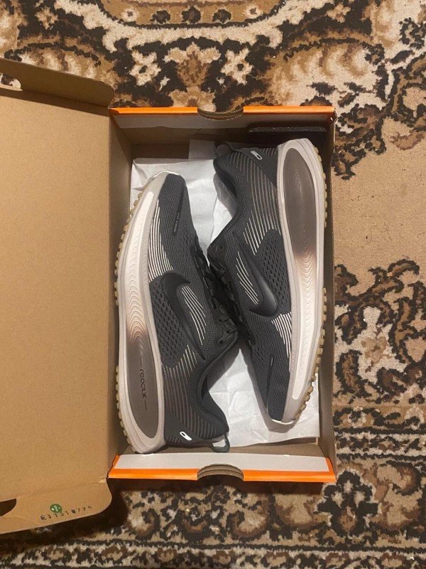 Nike Vomero 18 grey