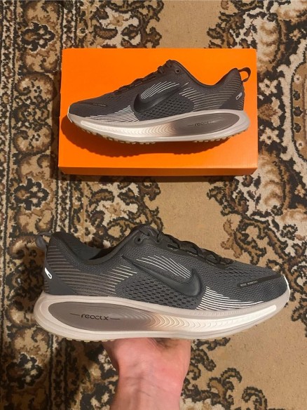 Nike Vomero 18 grey