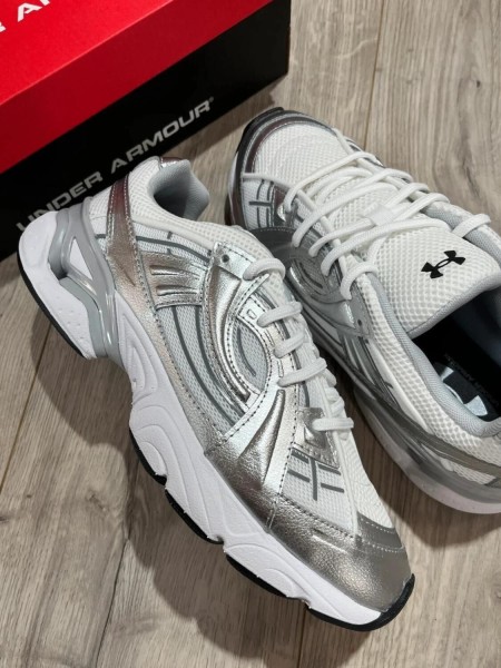 Ua sola / under armour / silver / argenter / blanche / taille 39