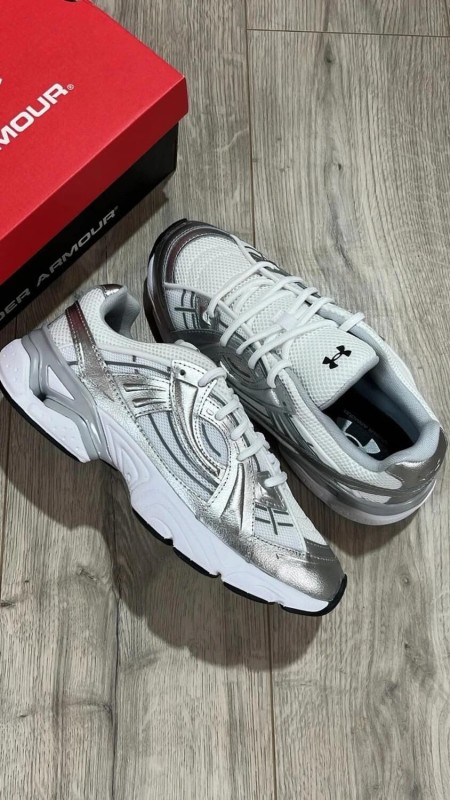 Ua sola / under armour / silver / argenter / blanche / taille 39 2