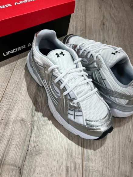 Ua sola / under armour / silver / argenter / blanche / taille 39