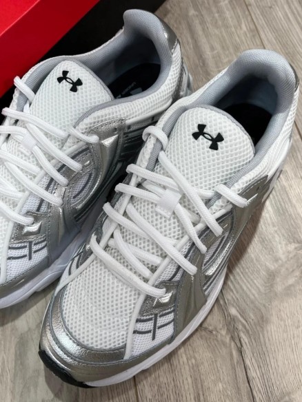 Ua sola / under armour / silver / argenter / blanche / taille 39
