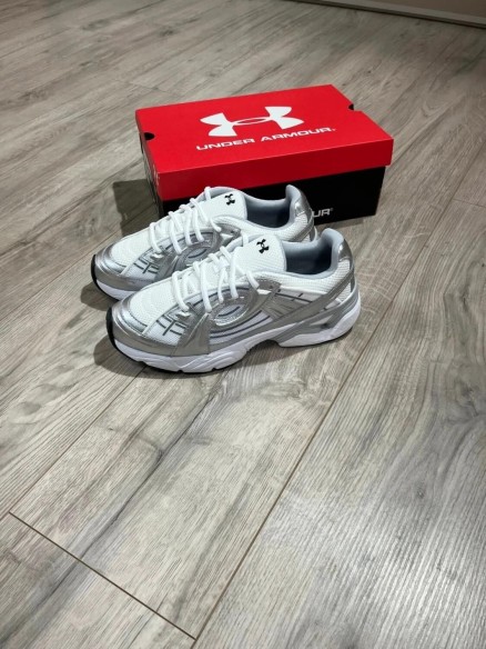 Ua sola / under armour / silver / argenter / blanche / taille 39