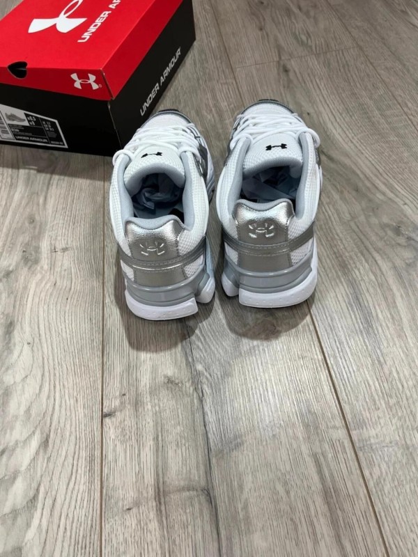 Ua sola / under armour / silver / argenter / blanche / taille 39 2
