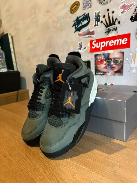 Jordan 4 Undefeated green / vert