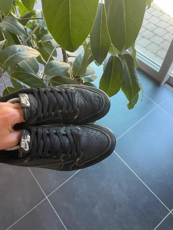 Jordan 1 Low Travis Scott Black Phantom 2