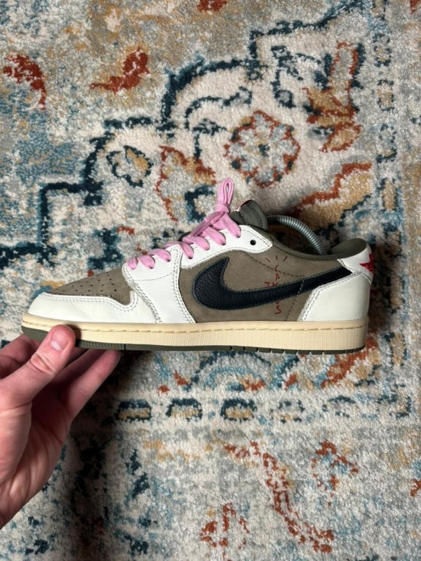 Air Jordan 1 low travis scott reverse olive 2