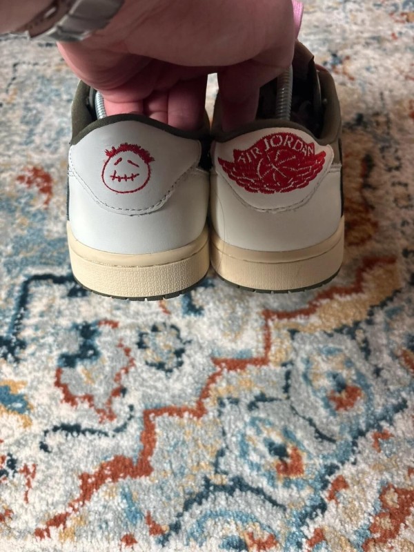 Air Jordan 1 low travis scott reverse olive 2