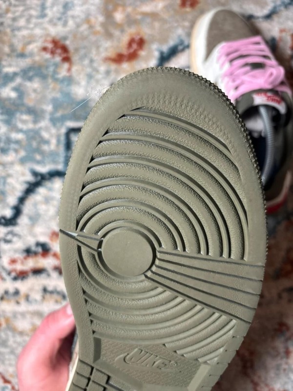 Air Jordan 1 low travis scott reverse olive 2