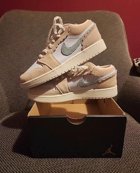 Jordan 1 low scalloped edge