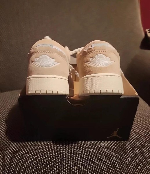 Jordan 1 low scalloped edge