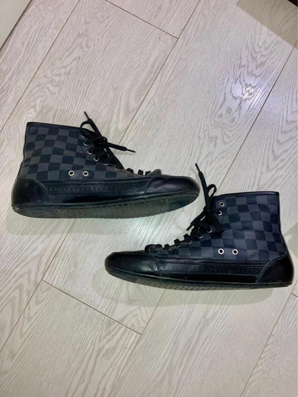 Basket Louis Vuitton Damier Leather High Graphite Black taille EU 41,5