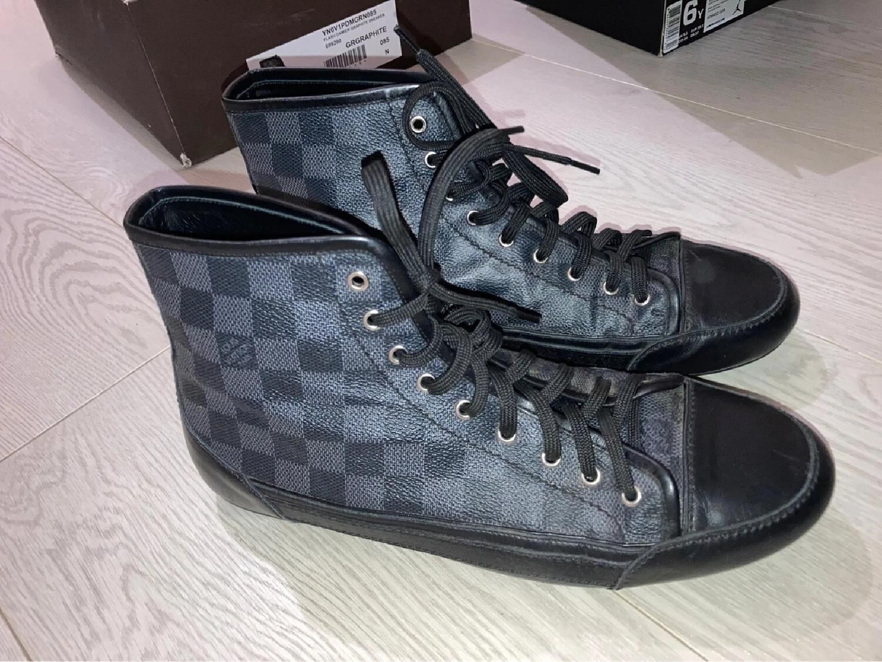 Basket Louis Vuitton Damier Leather High Graphite Black taille EU 41,5