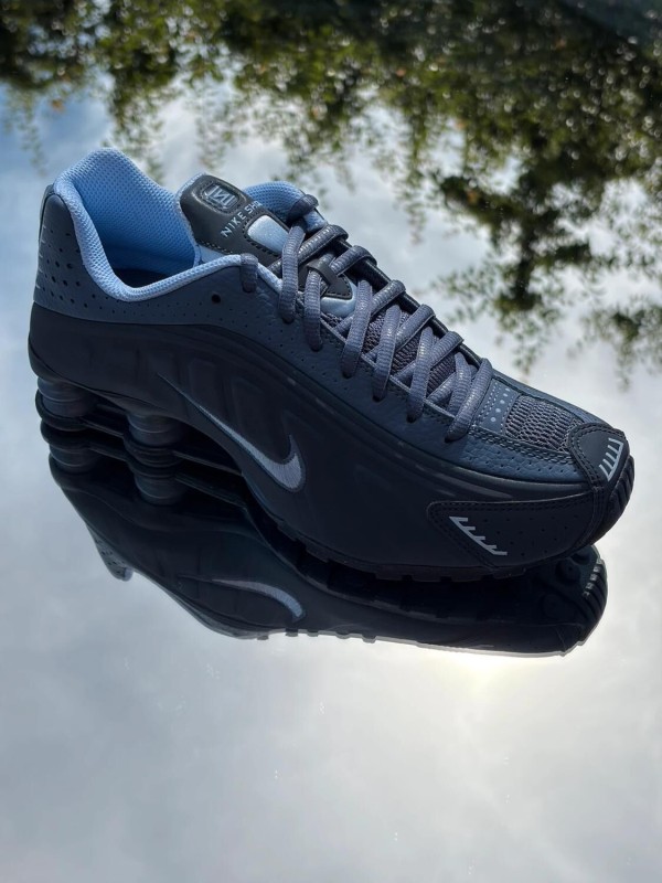 Nike Shox R4 Obsidian - EU 40 2