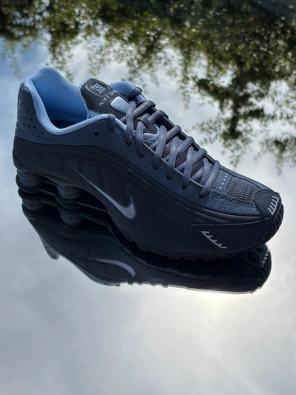 Nike Shox R4 Obsidian - EU 40