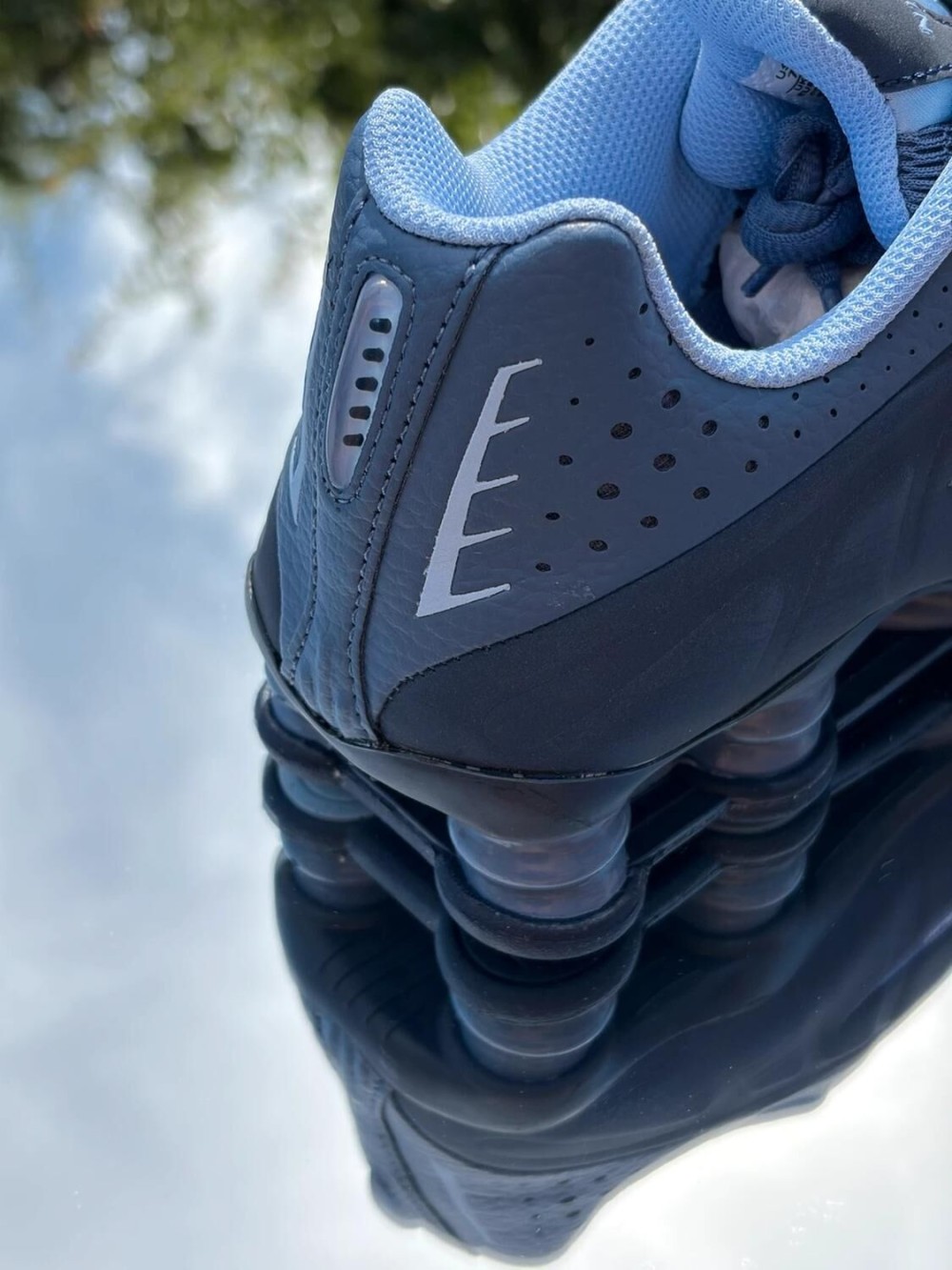 Nike Shox R4 Obsidian - EU 40