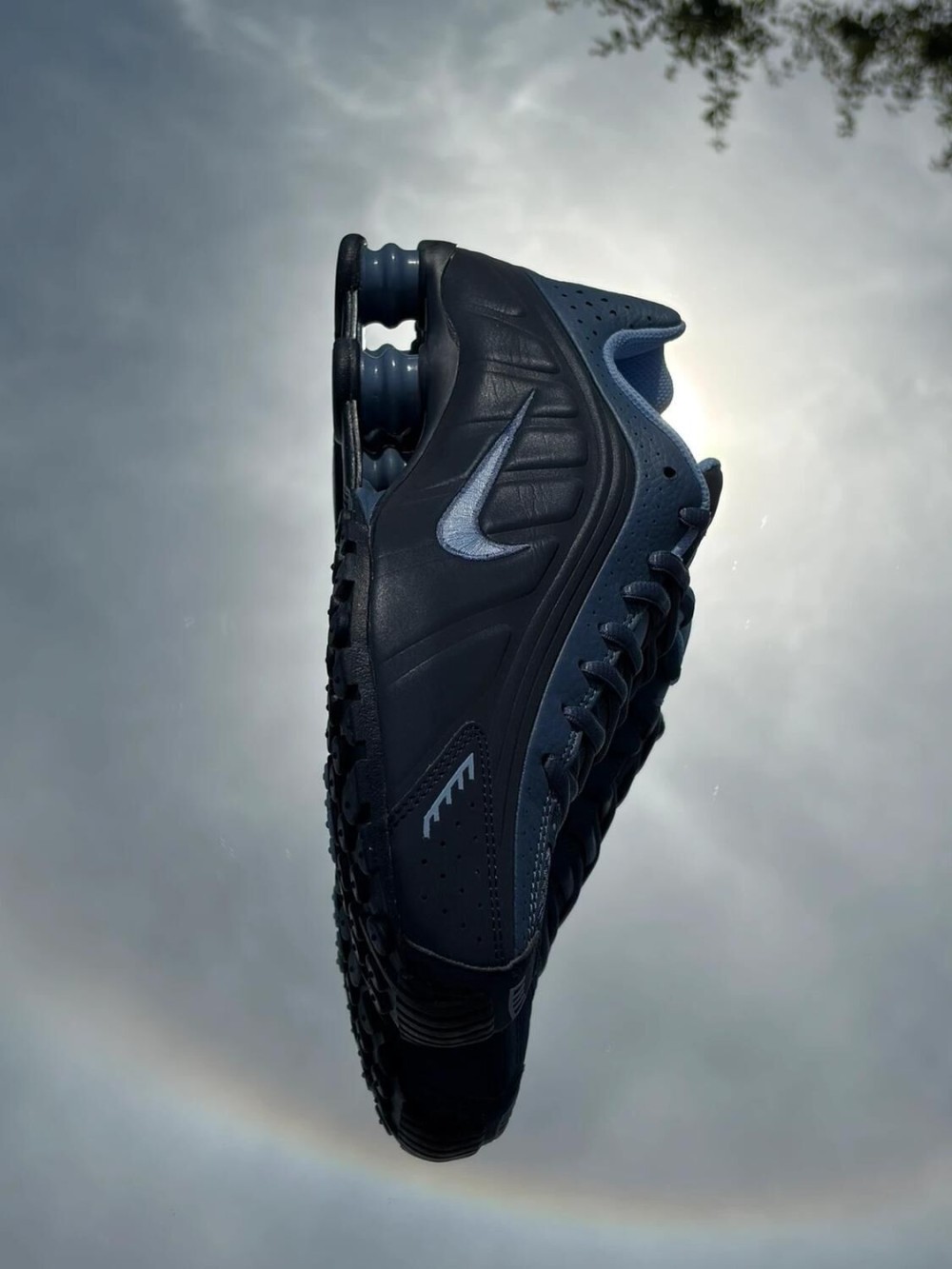 Nike Shox R4 Obsidian - EU 40