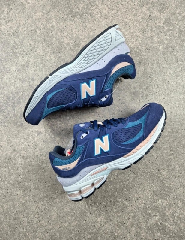 New Balance 2002r Night Tide taille 42