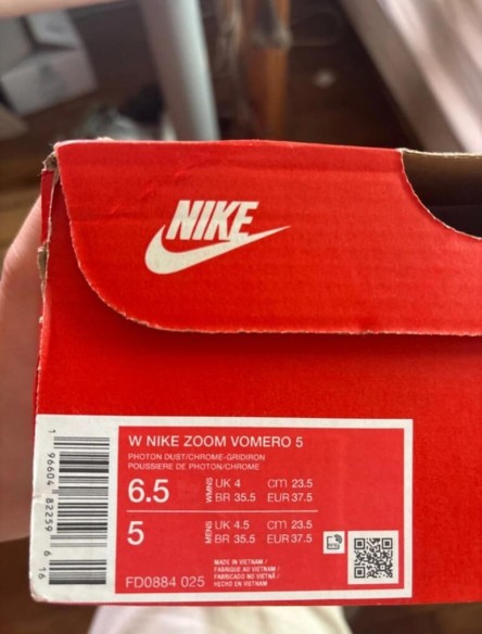 Nike Vomero 5 metallic photon dust taille 37,5