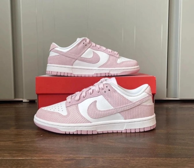 Dunk low pink corduroy