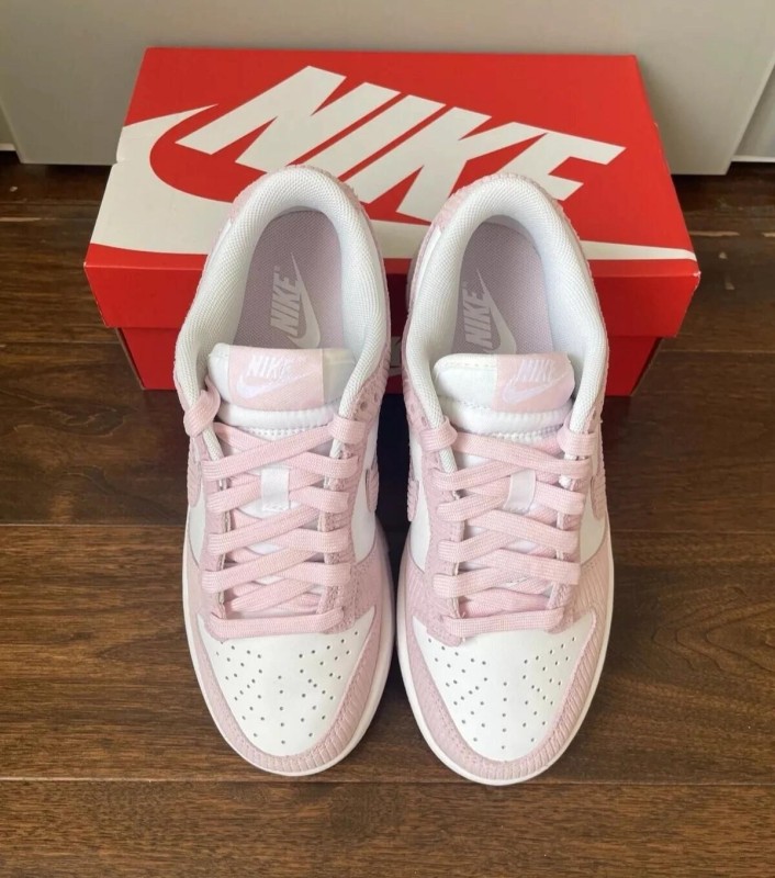 Dunk low pink corduroy 2