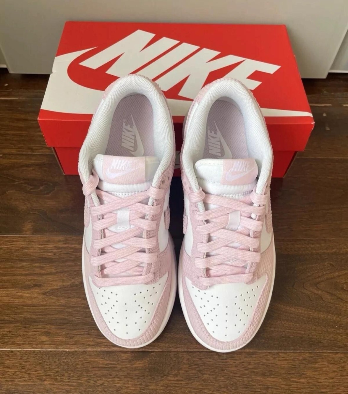 Dunk low pink corduroy