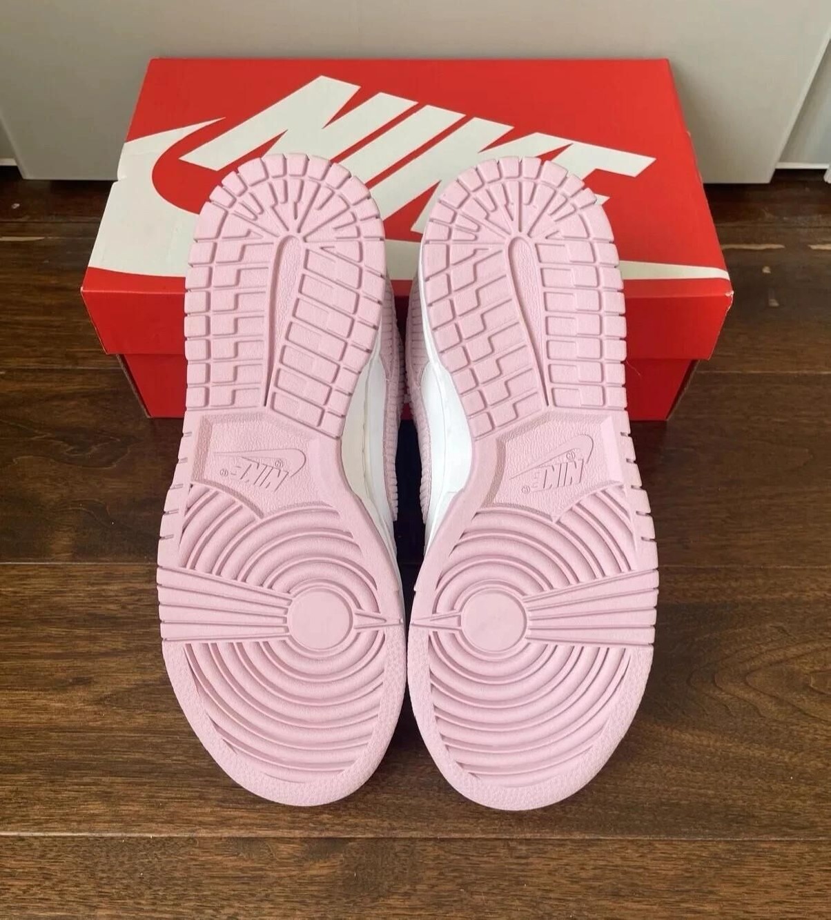 Dunk low pink corduroy