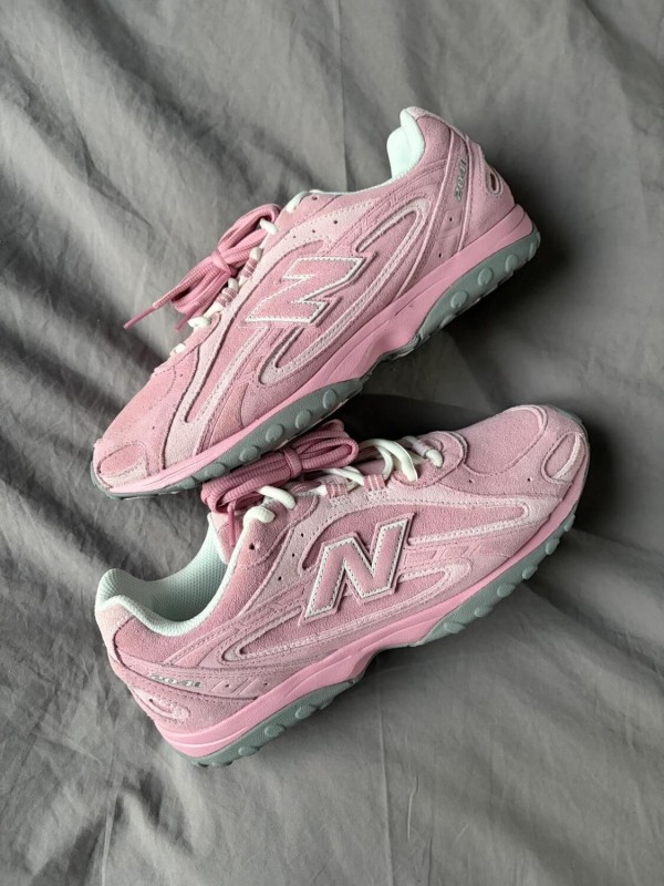 New Balance 204L Pale Pink