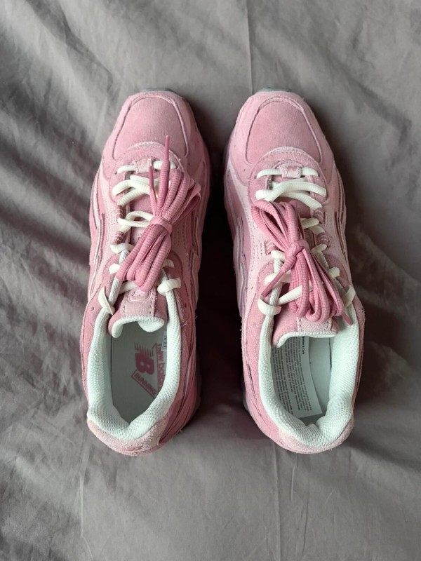 New Balance 204L Pale Pink 2